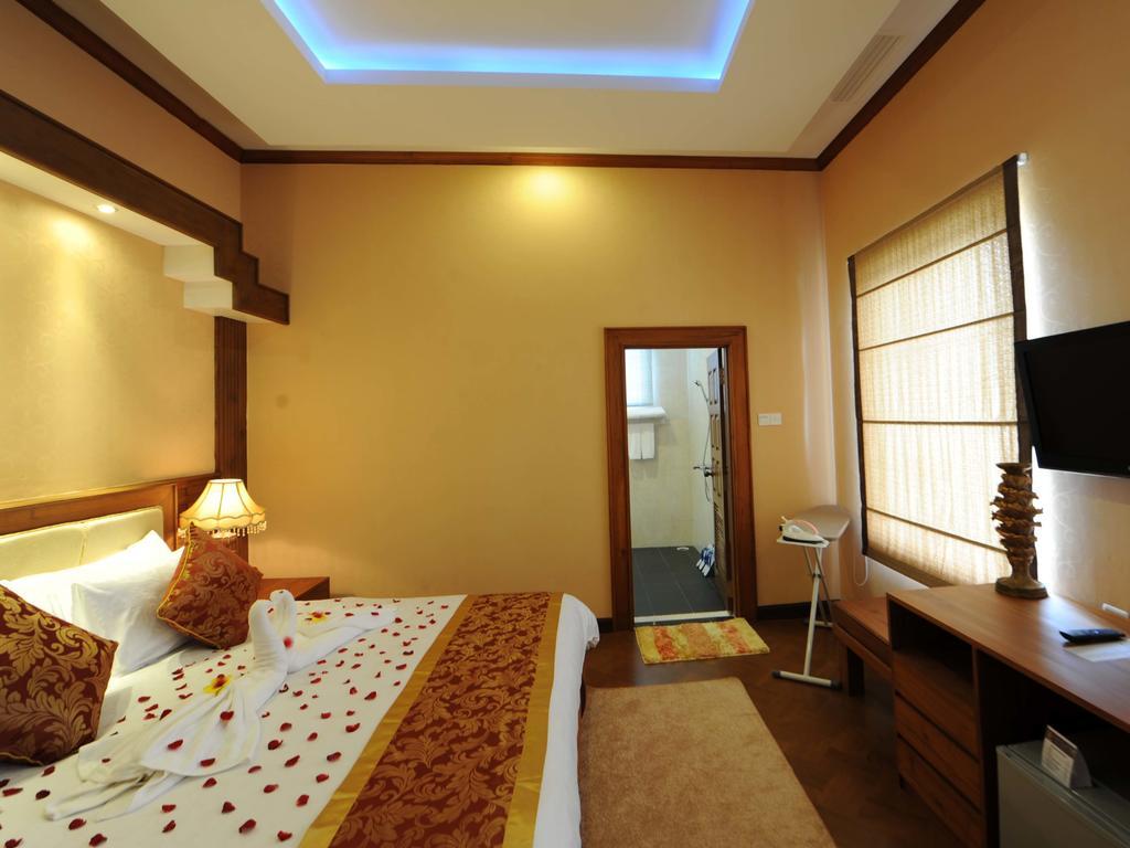 Naypyidaw The Golden Lake Hotel מראה חיצוני תמונה