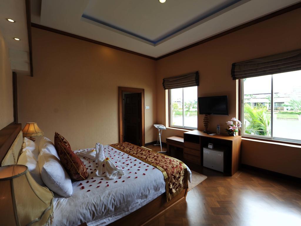 Naypyidaw The Golden Lake Hotel מראה חיצוני תמונה