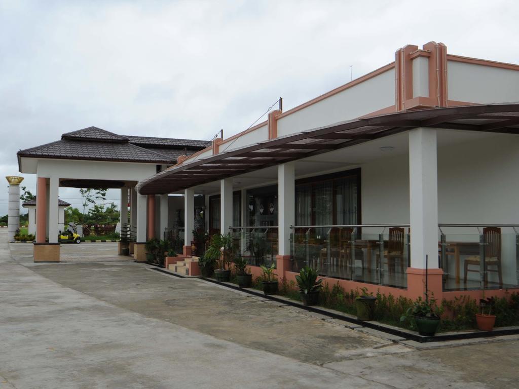 Naypyidaw The Golden Lake Hotel מראה חיצוני תמונה
