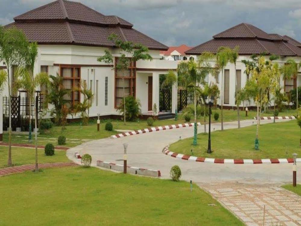 Naypyidaw The Golden Lake Hotel מראה חיצוני תמונה
